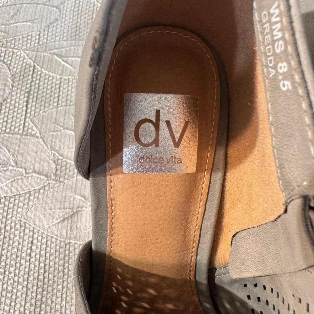 ✨ dv Dolce Vita Gredda Cutout Wedge Booties – Gray – Size 8.5 WMS (NWOT)